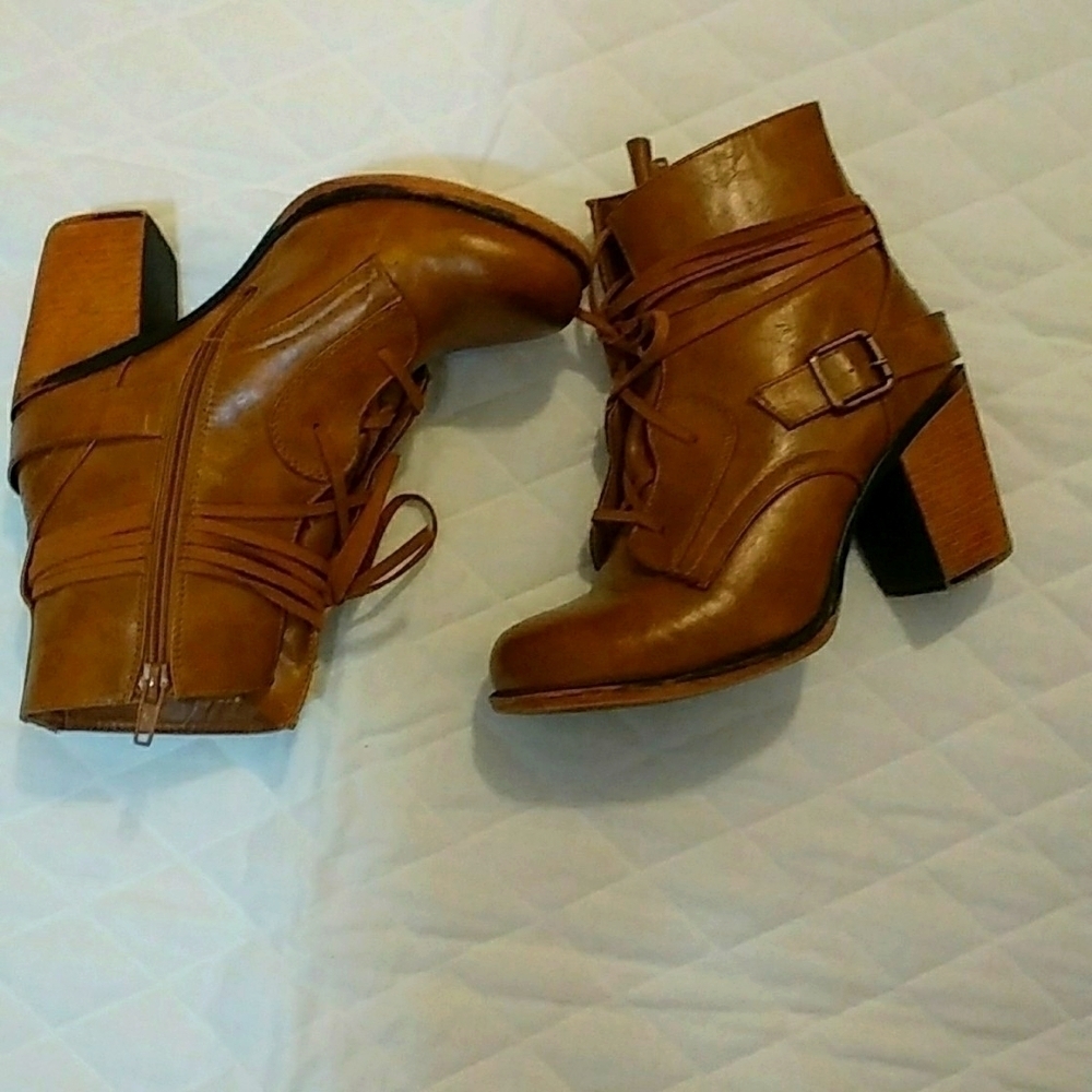 Celebrity Pink Women's Size 7 Brown 3 in Block Heels Ankle Boots Zipper Closure. - Picture 8 of 9